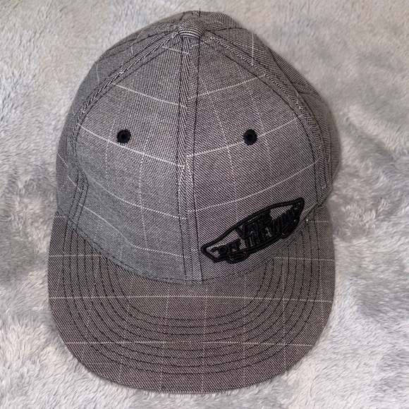 Vans Other - Vans Off The Wall Gray Plaid Flexfit  Hat with Black Logo Patch size S-M L. New